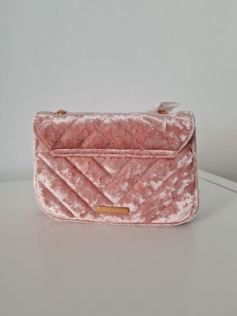 Розовая сумка Charles&Keith