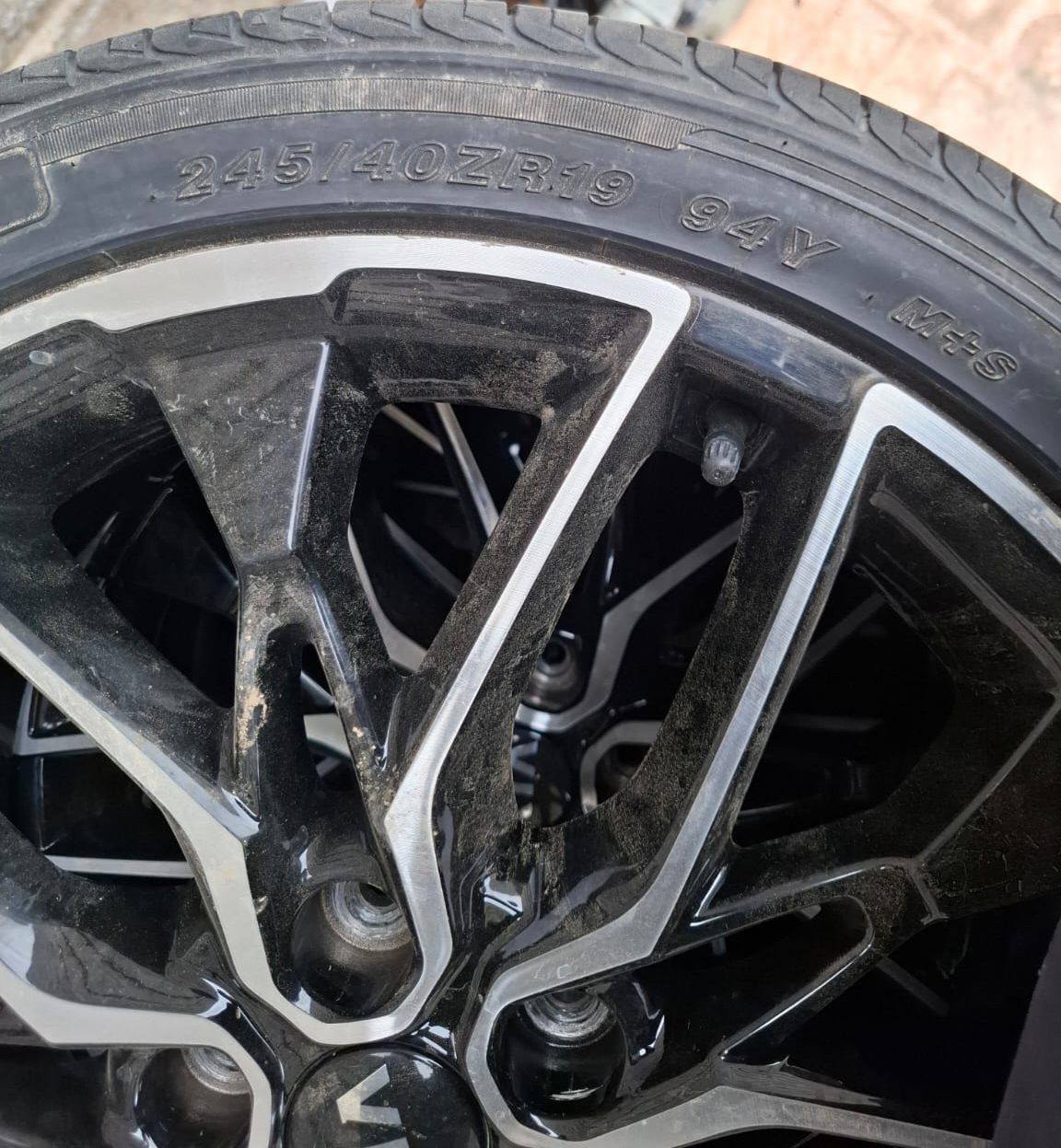 Продаю диски с резиной KIA K5 R19