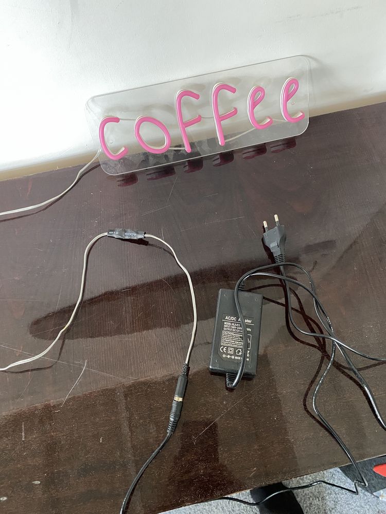 Неоновая вывеска coffee