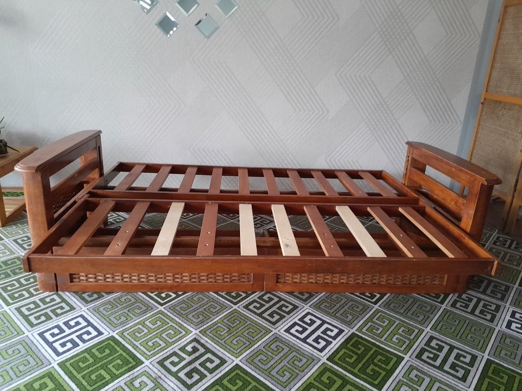 Диван-кровать  из ротанга в идеальном состоянии!