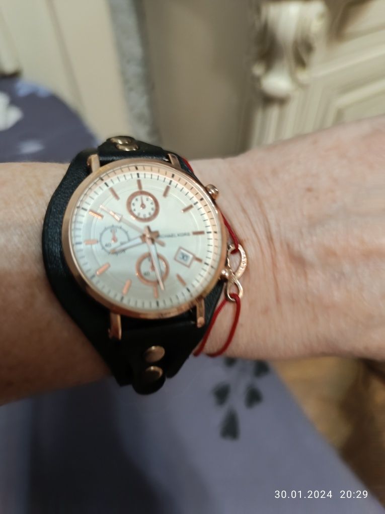Продам часы  Michael kors и DKNY