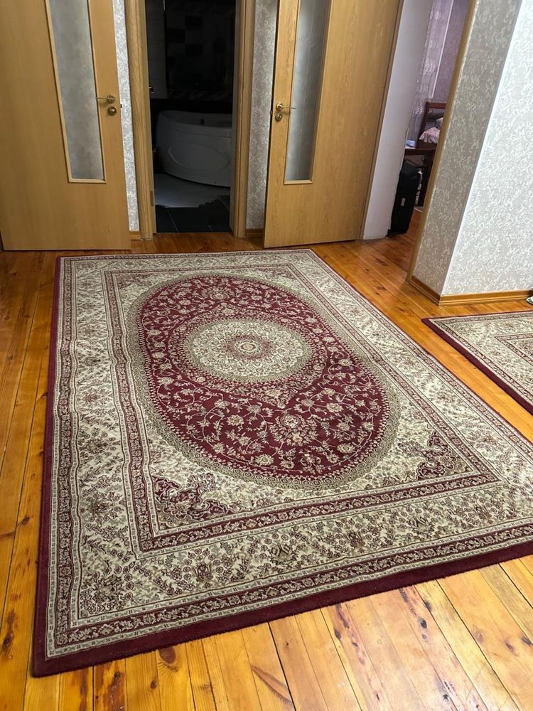 Кілем сатылады(2шт)
