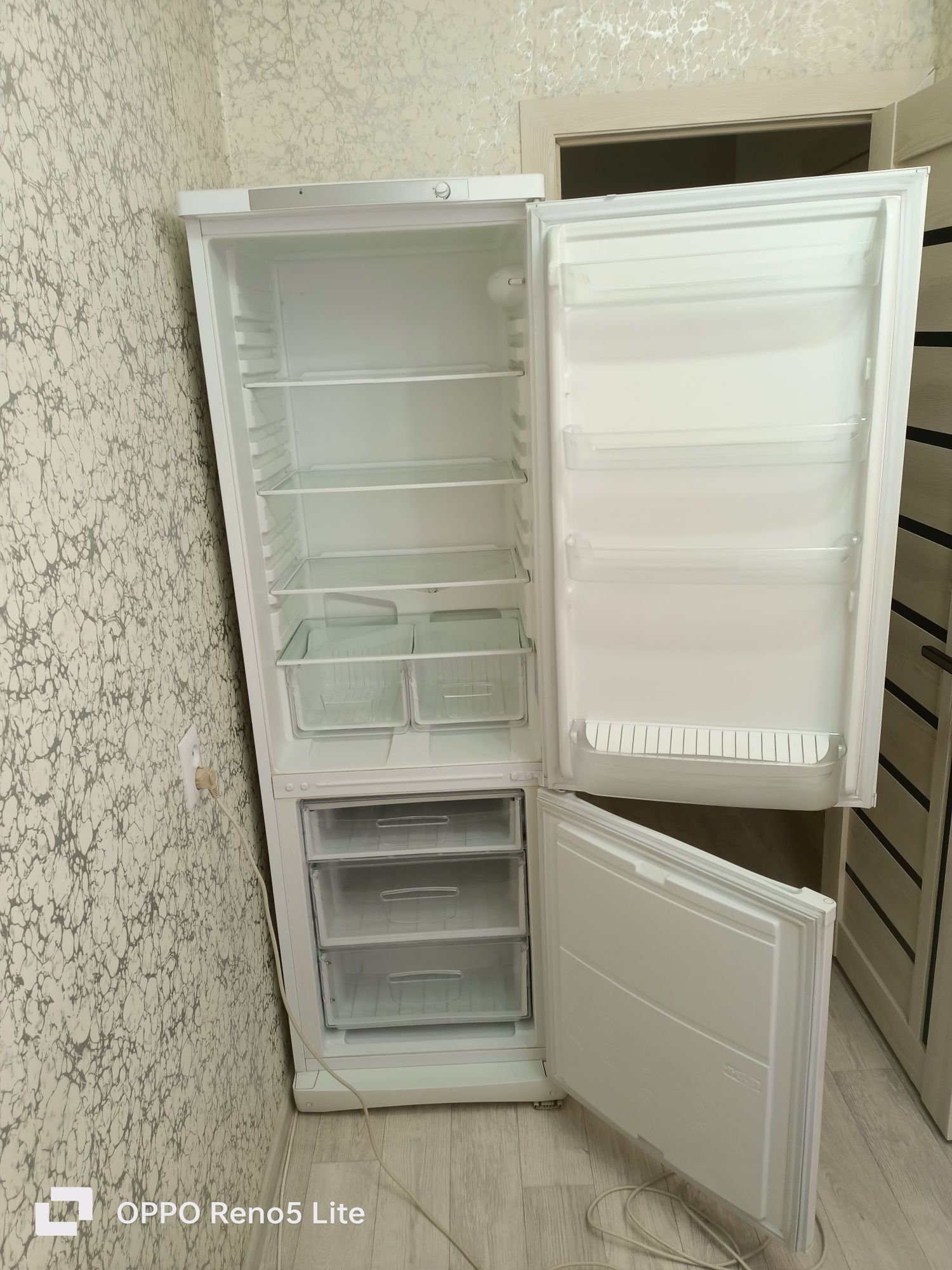 Холодильник продаю