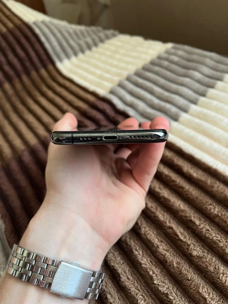 Продам Iphone XS