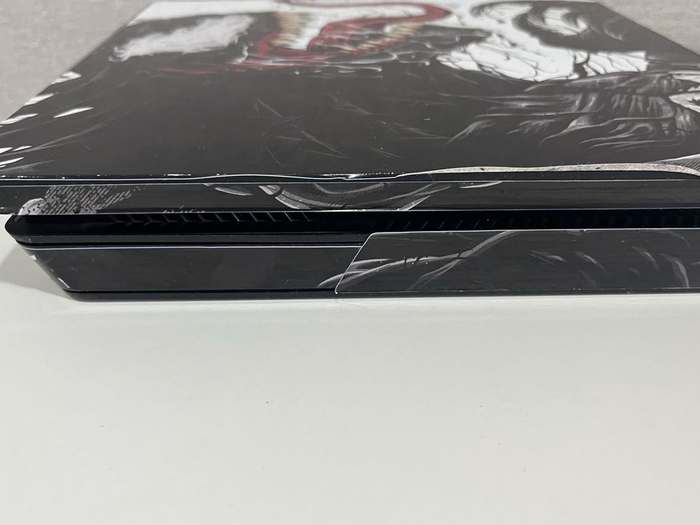 Продается Play Station 4 Slim 1TB