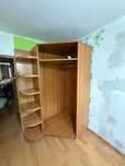 Шкаф угловой и полки