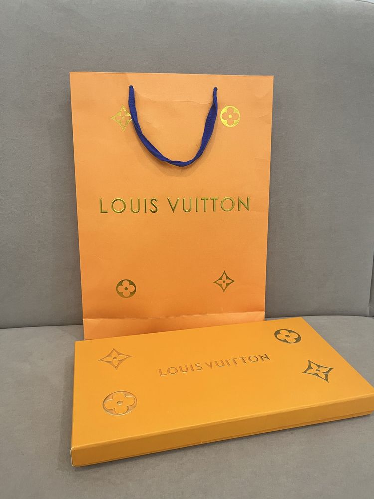 Продам новый шарф Louis Vuitton с оригинальной упаковкой и чеками