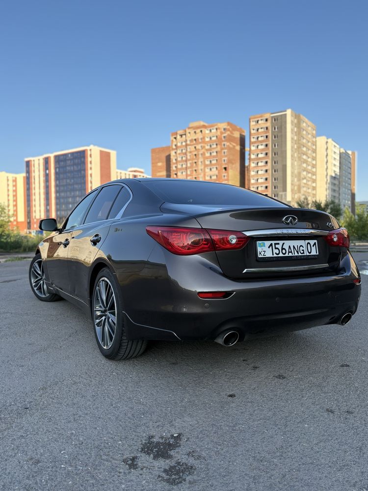 Продаю Infiniti Q50