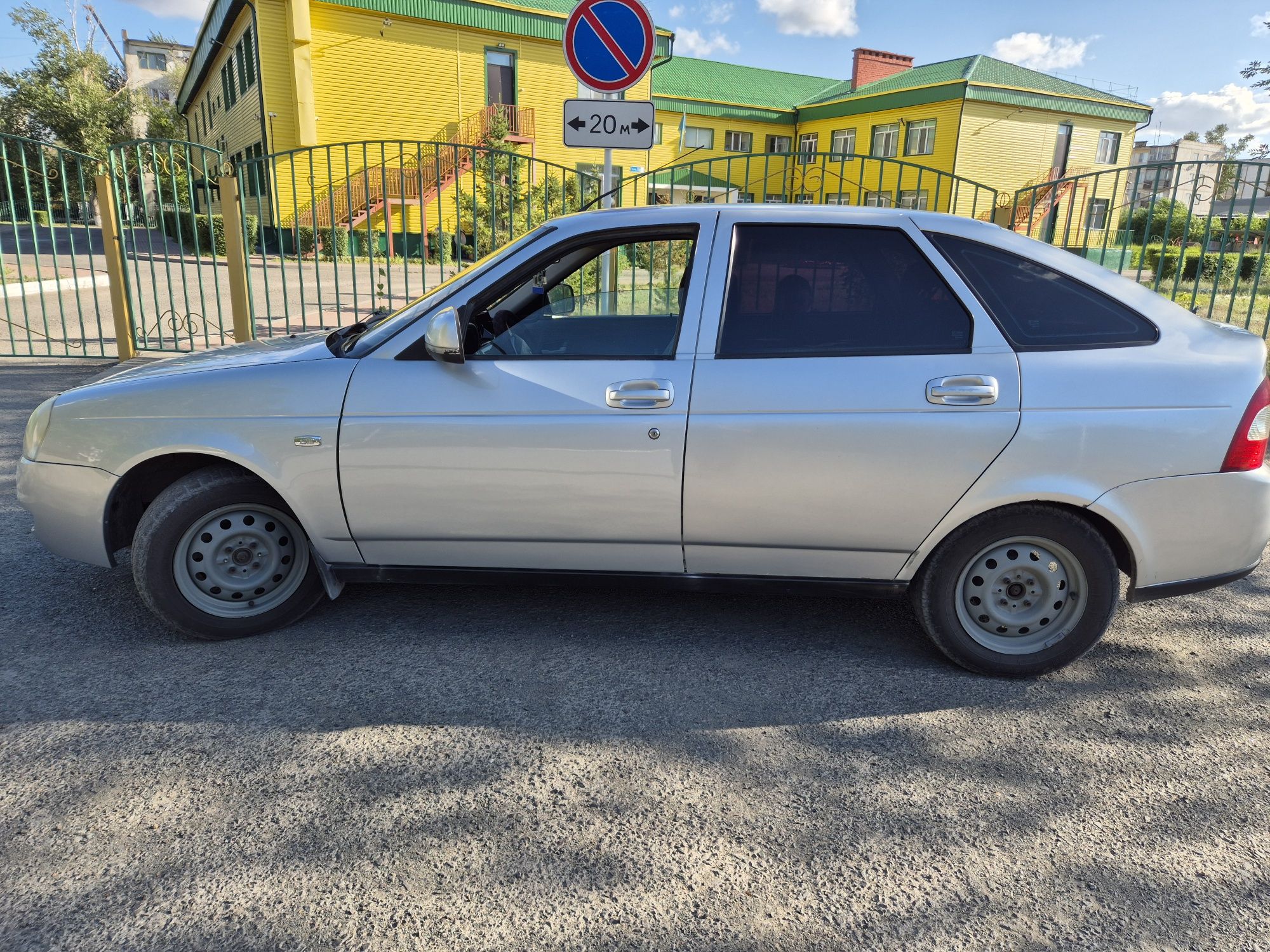 Продам приора1 2013г Новый Аккумулятор Новый генератор120А КОНДЕР все