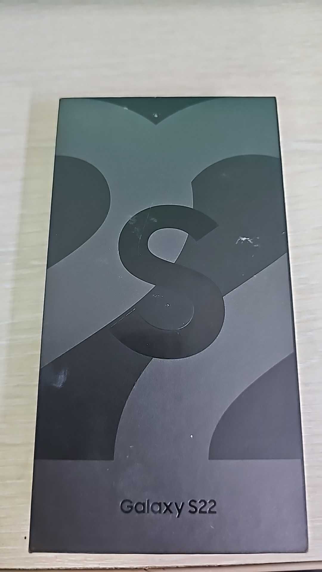 Флагман Samsung S22 в отличном. С коробкой
