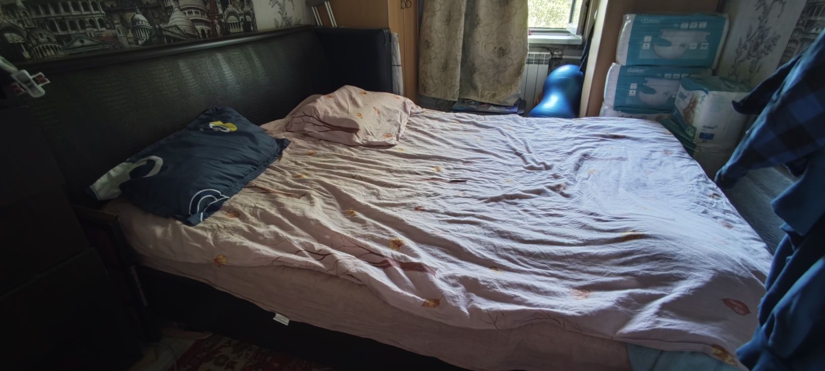 Продам 2х спальную кровать, и 2х ярусную детскую кровать.