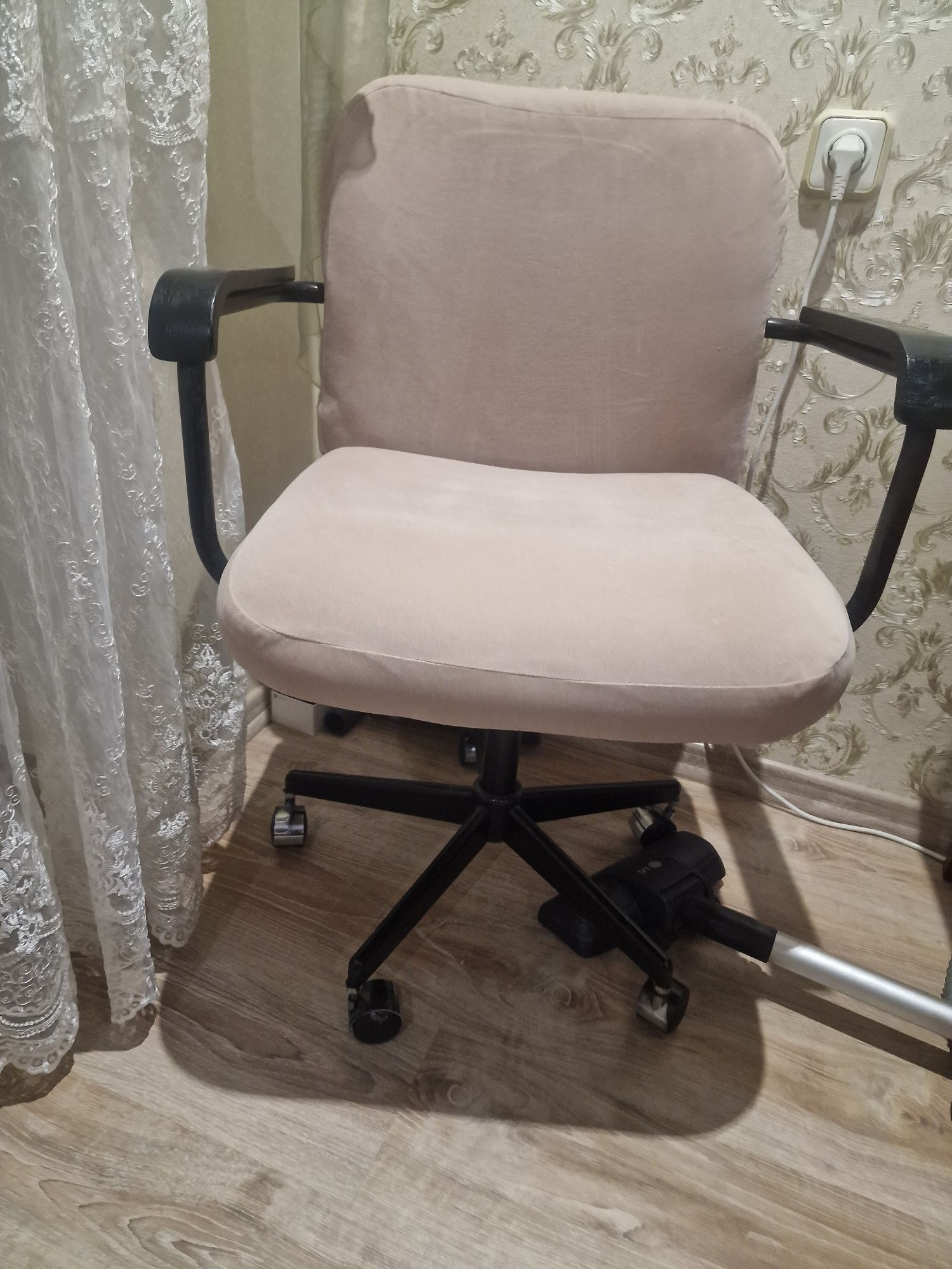Продам кресло учебное, офисное