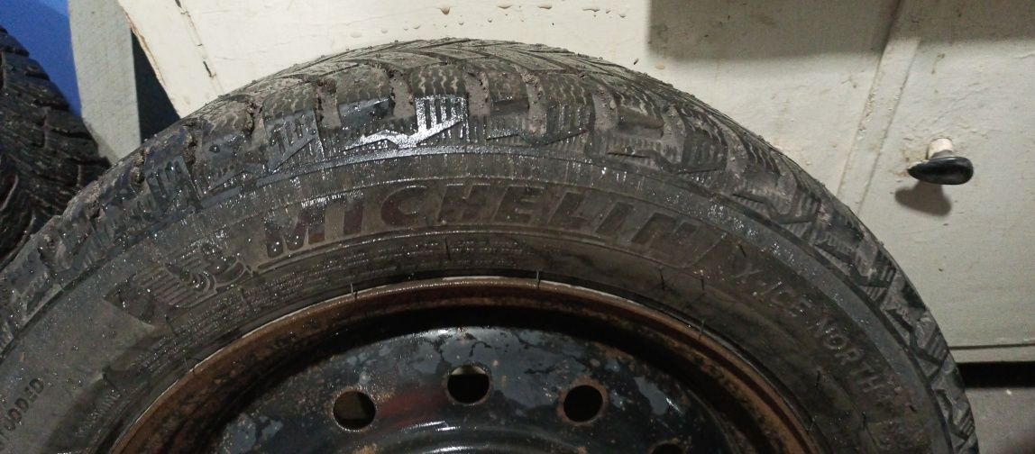 Продам комплект шин MICHELIN X-Ice North 4 205/55 R16 94T с шипами  с