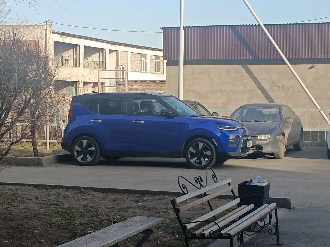 Продам диски с шинами на киа R18