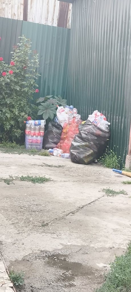 Продам бутылки по 10 тг