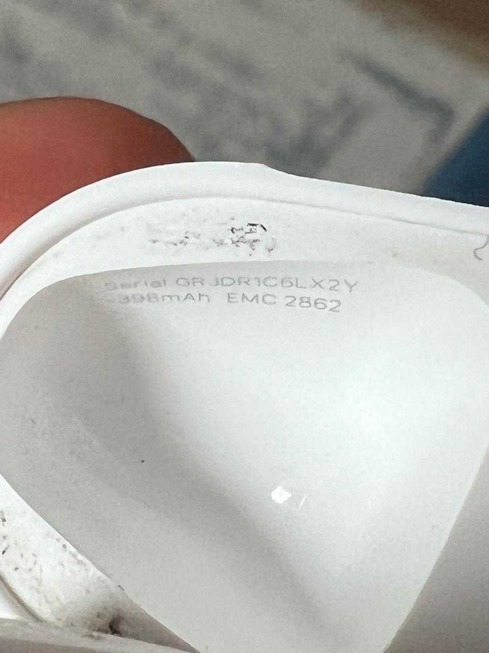 airpods 2. 1 год 8 мес в пользований
