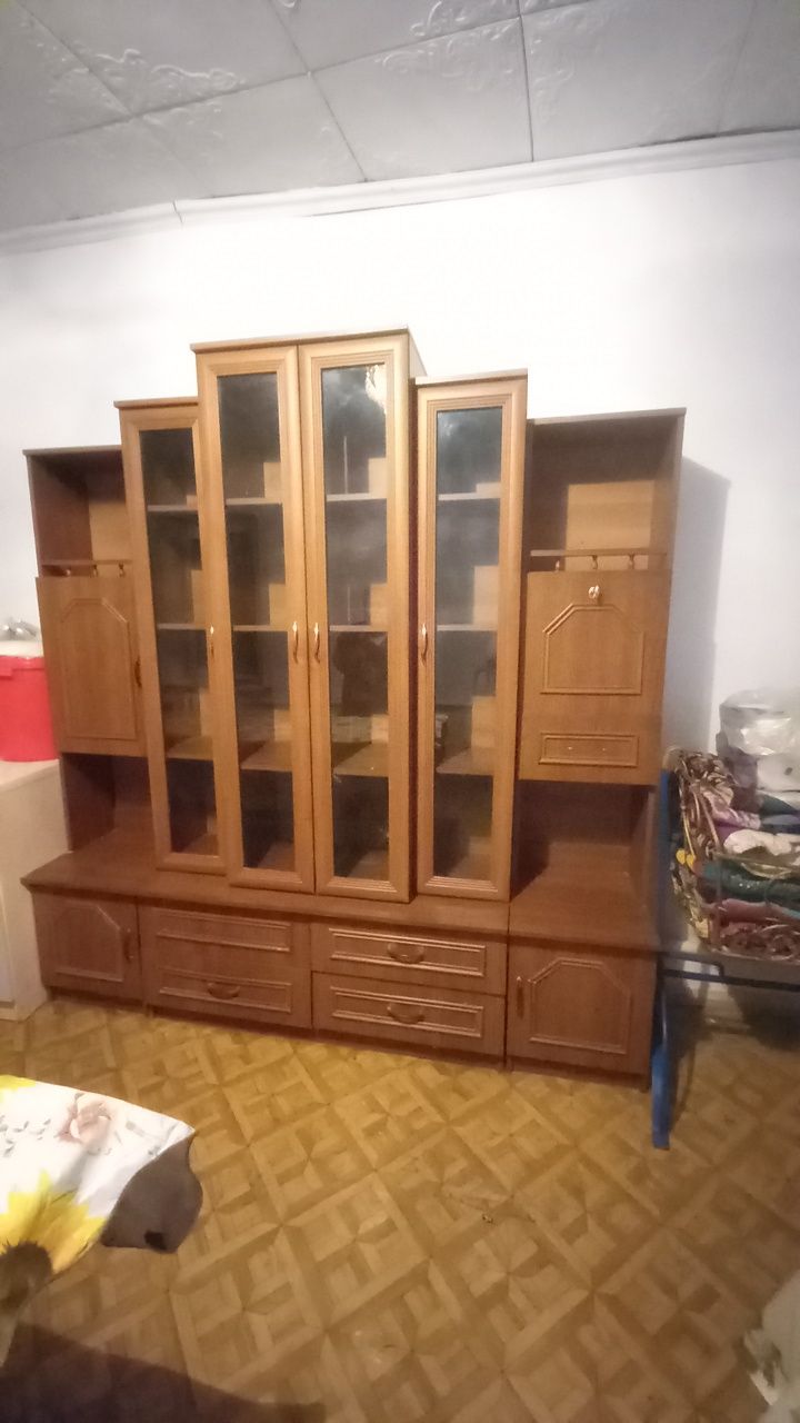 Продам шкаф горку для гостиной