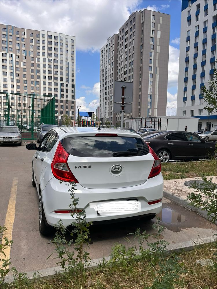 Машина hyundai accent 2015
