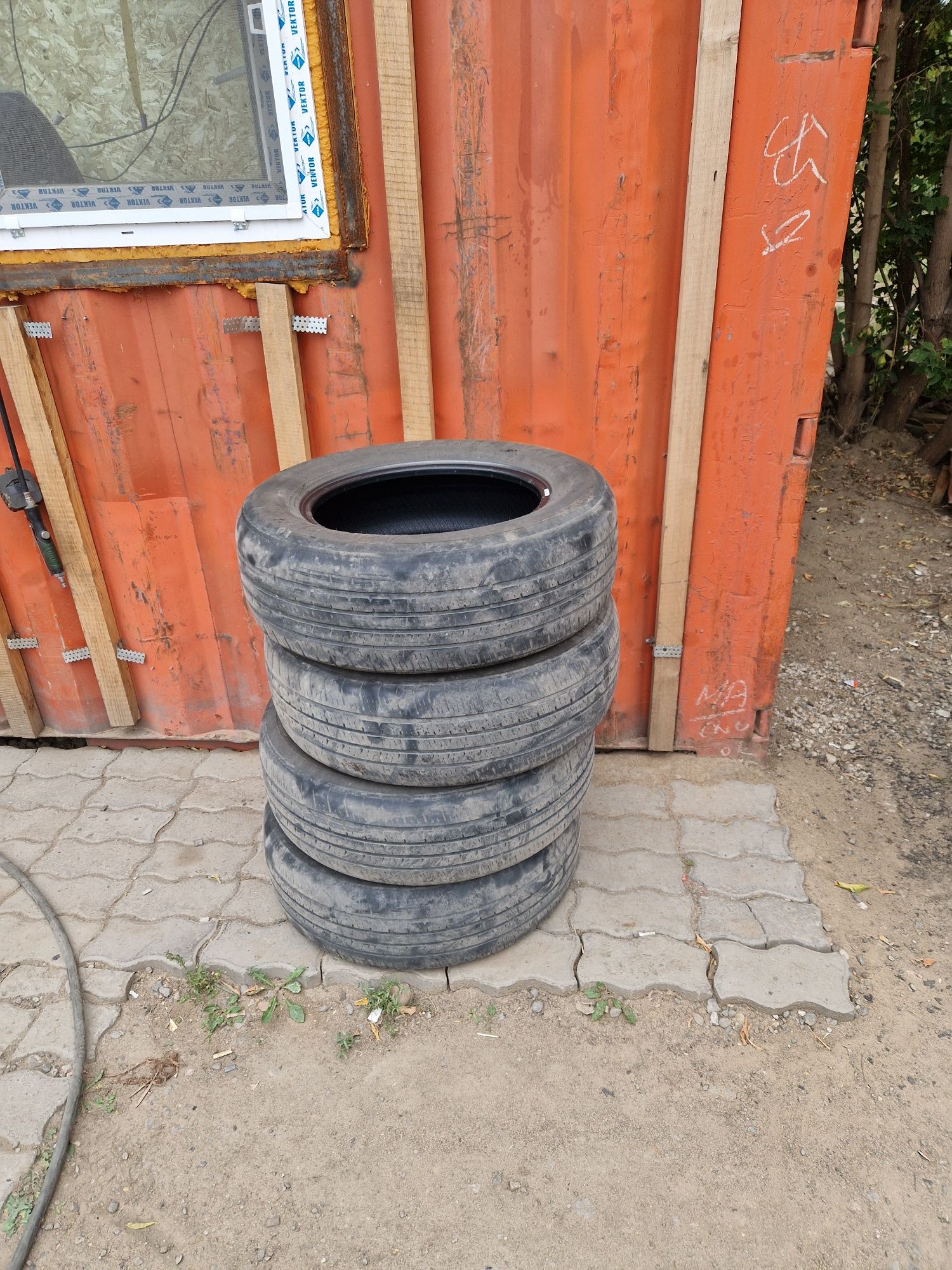 Продам шины на 16