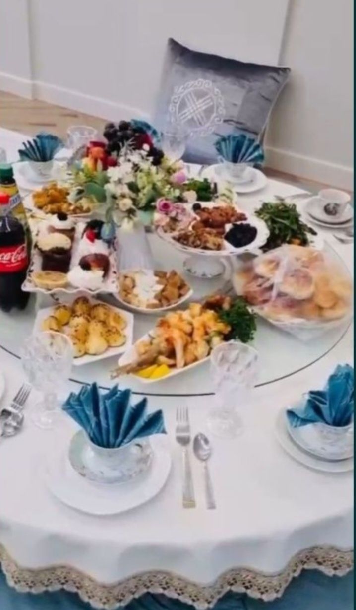 Посуда + столы+ корпе+жастық.