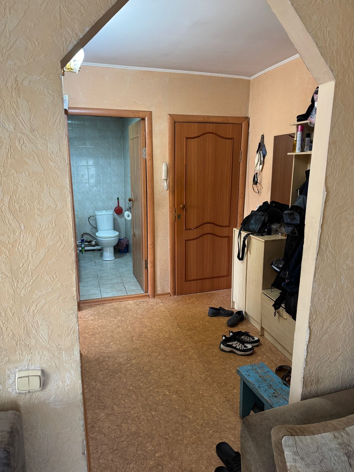 Продам квартиру 4 комнатная 3 этаж находится по улице Михаэлиса 11