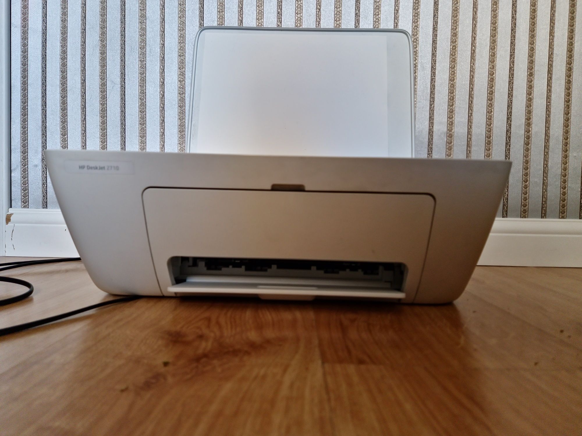 Продаю принтер HP DeskJet 2710 в идеальном состоянии