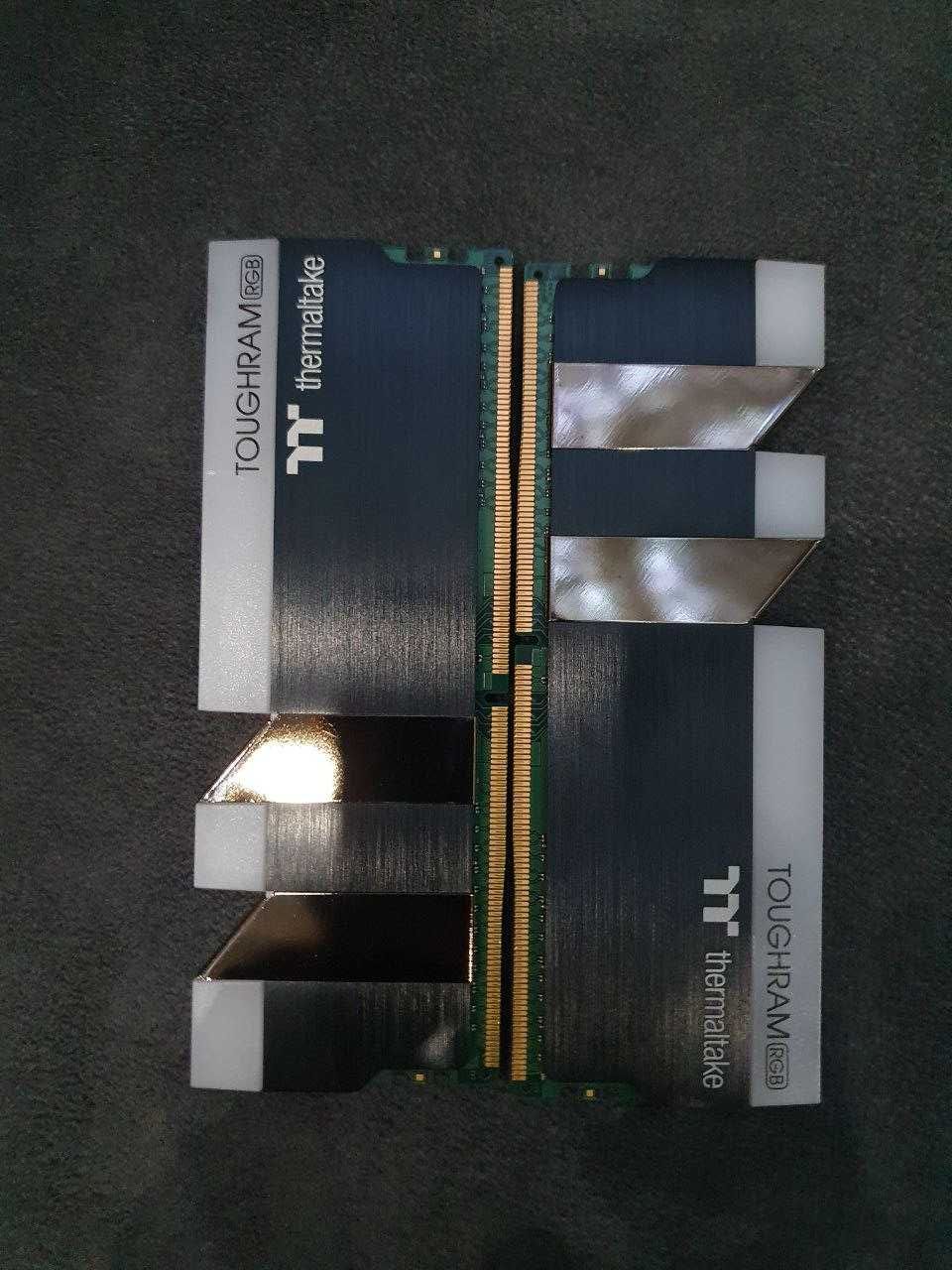 Оперативная память Thermaltake TOUGHRAM RGB 16GB 3000Mhz