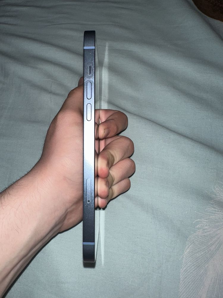 iPhone 15 plus голубой