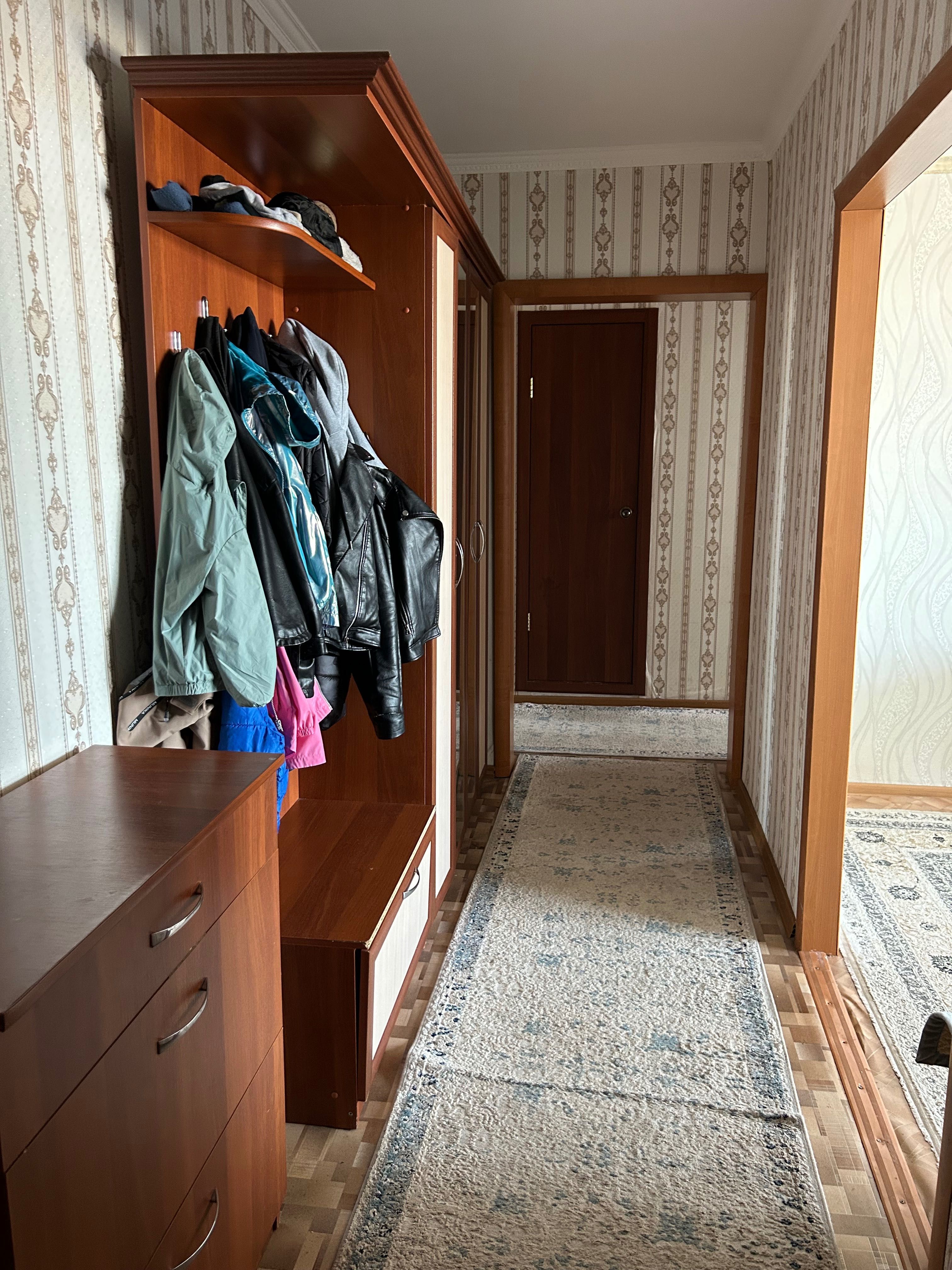 Продам в связи с переездом 4-х комнатную квартиру