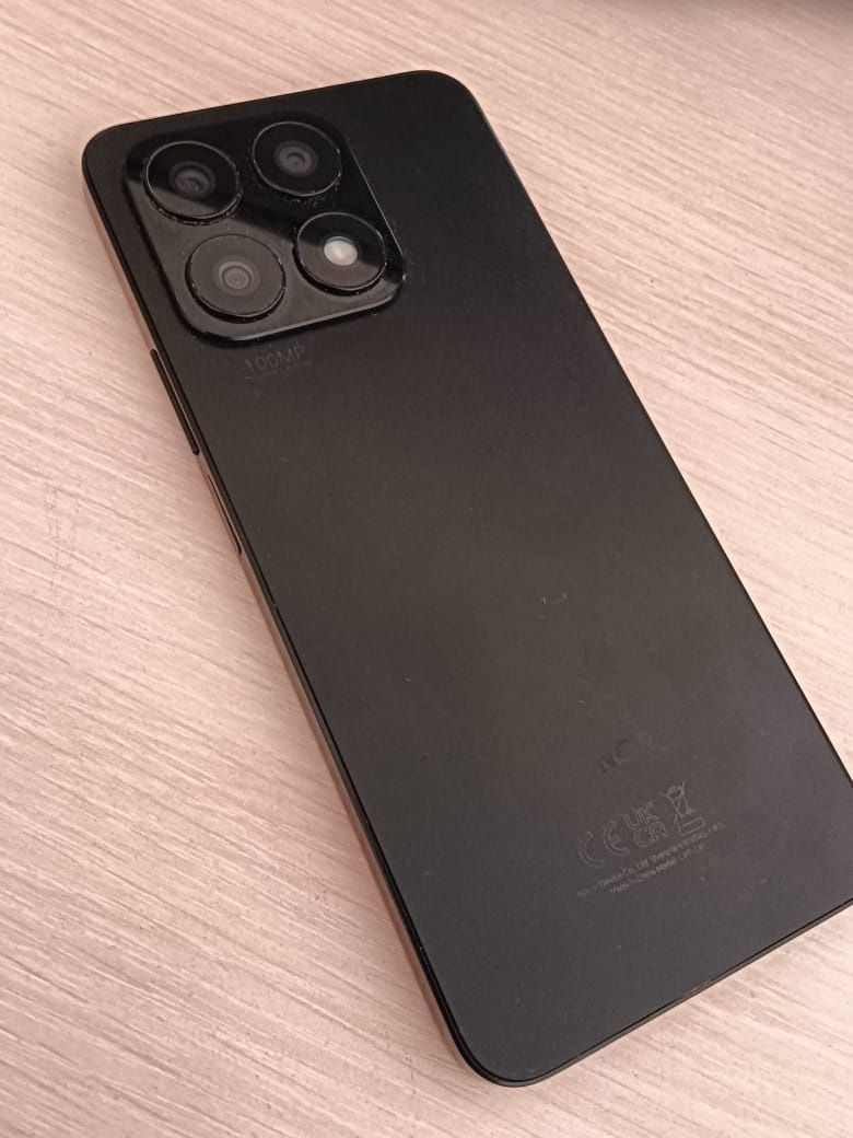 Honor x8a  чёрного цвета