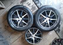 Продам 3 титановых диска на R15, 2резины в подарок