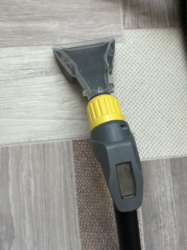 Моющий пылесос Karcher Puzzi 10/1. Для Химчистки мебели