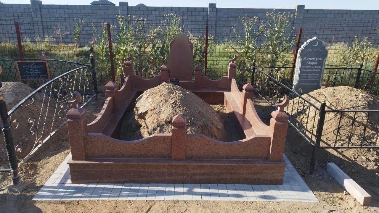 Памятники,  оградка,  гранитный комплекс,