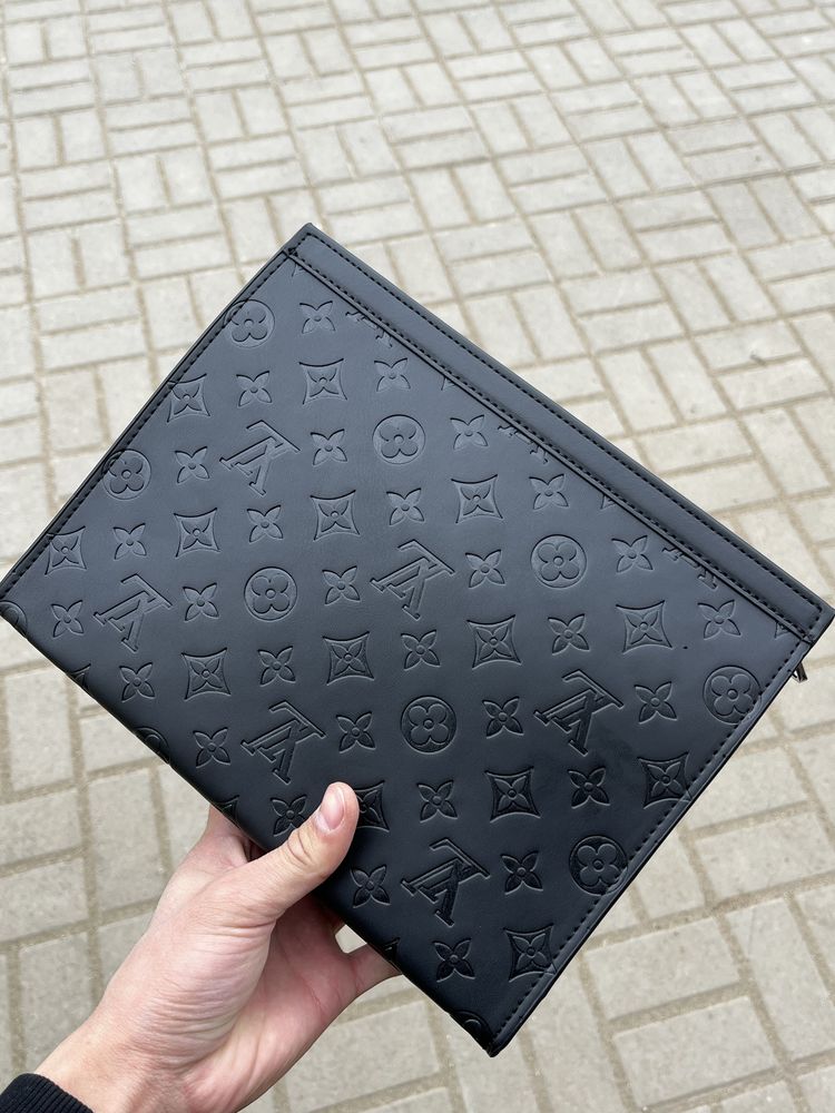 LOUIS VUITTON клатч (муж) 7 майга әдемі, қолда жақсы тұрат 10000 тг