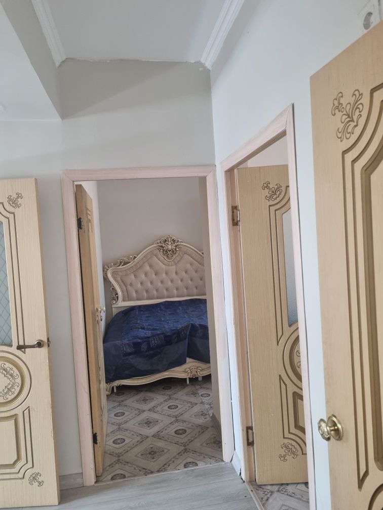 Арай мөлтек ауданы үш бөлмелі пәтер сатылады