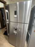 Продам большой холодильник Beko