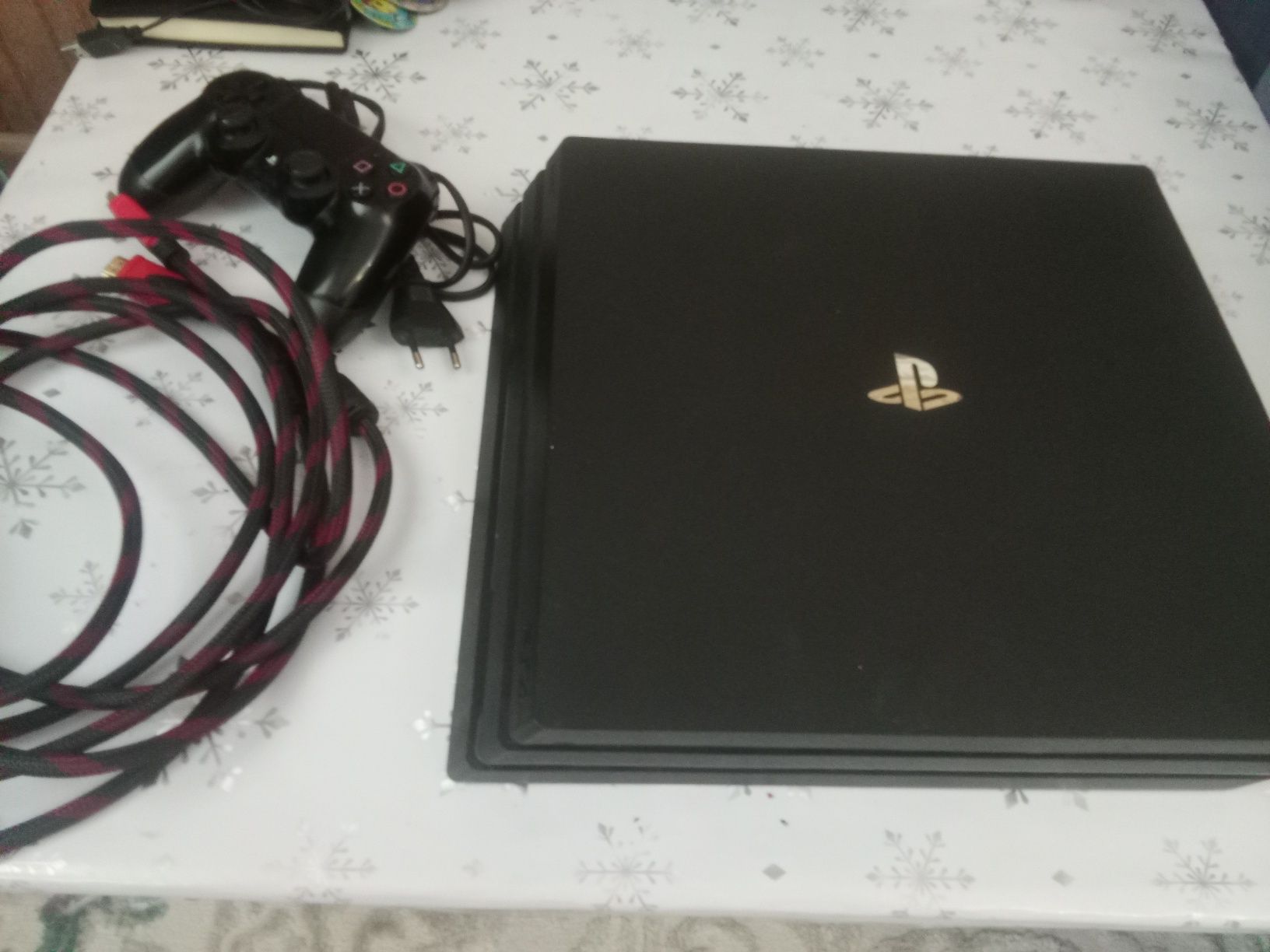 Срочно продам плэйстейшн 4+plus