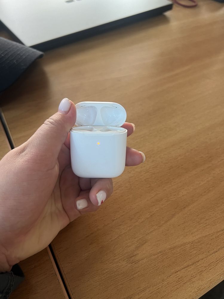 Airpods 1,2 оригинал,кейсы отдельно