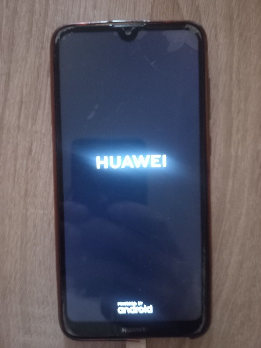 Продаётся телефон Huawei Y7