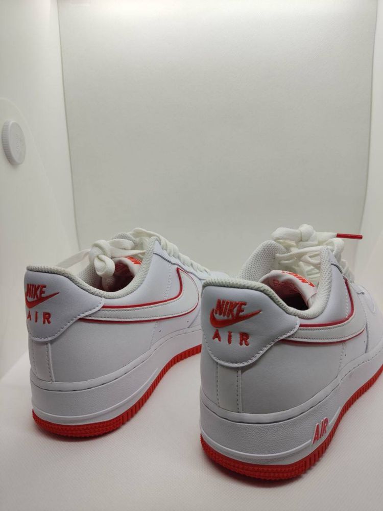 NIKE AIR FORCE 1 LOW 07’  White picante red