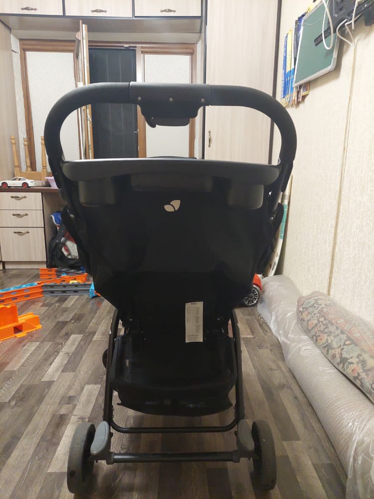 Продам коляску Joie