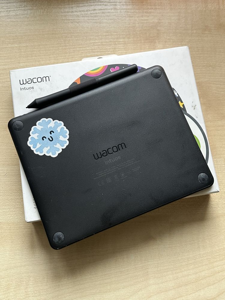 Графический планшет Wacom intous Small