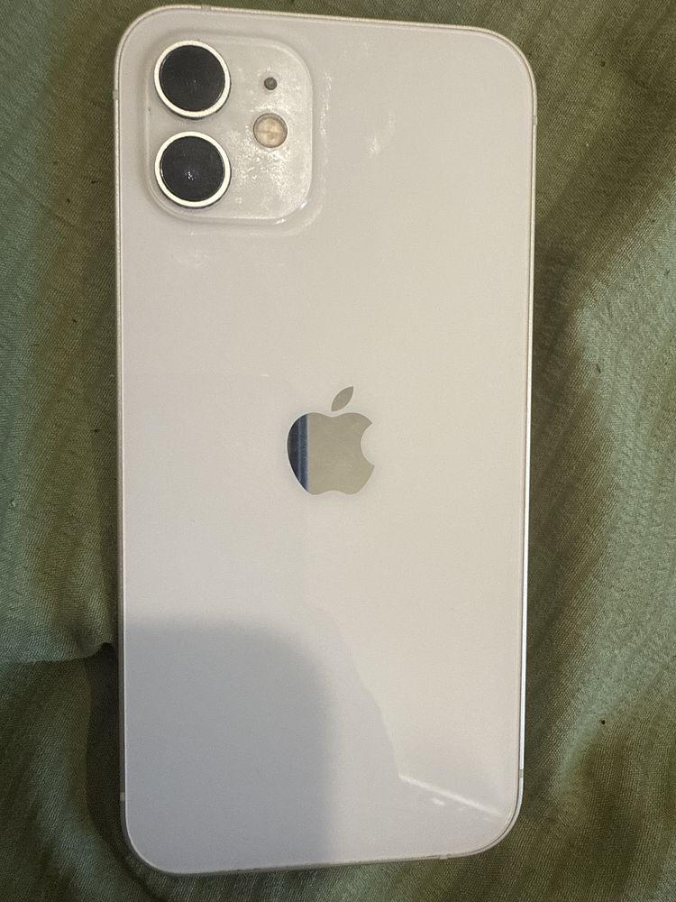 Продам айфон Apple iphone 12
