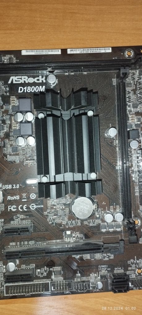 материнскую плату Asrock D1800M со встроенным процессором
