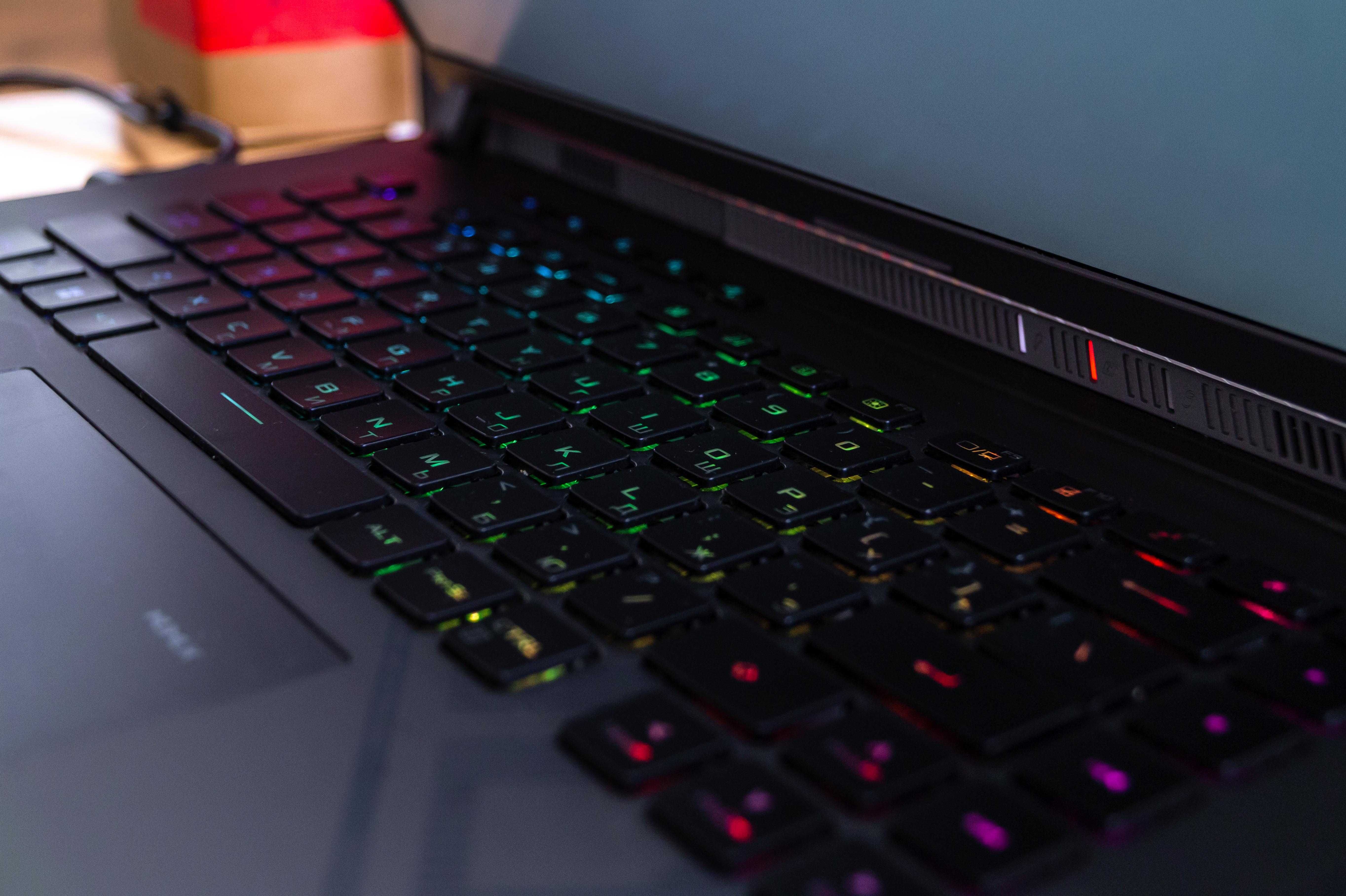 ASUS ROG STRIX G16 614J CORE I7-13650HX RTX 4070 SSDM2 1 TB Red Geek
