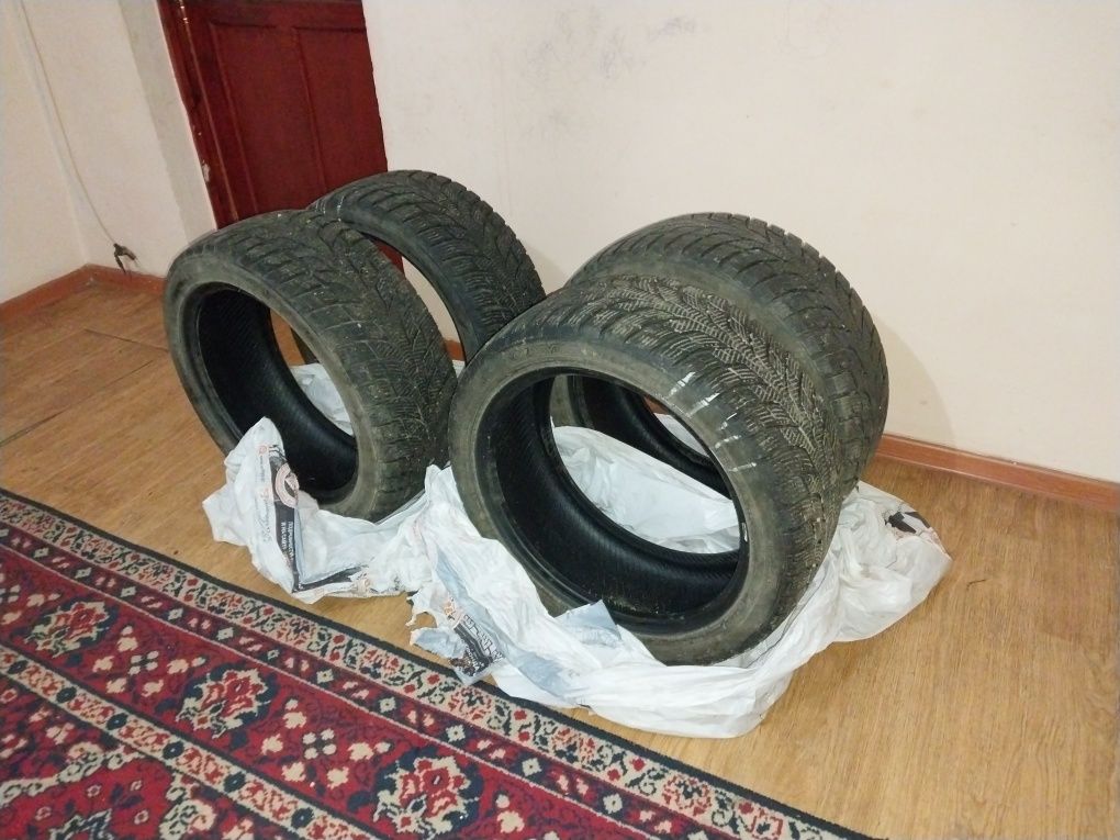 Зимние шины  размер 225/45 R17