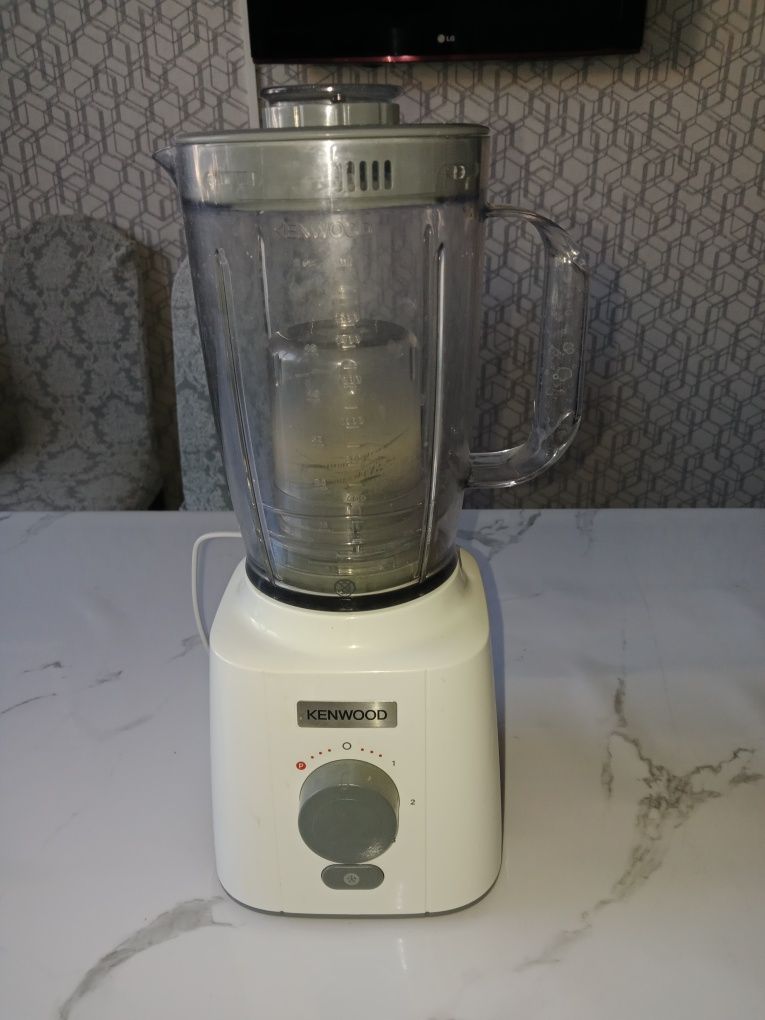 Продам оригинал блендер Kenwood за 20000 тенге в рабочем состоянии.