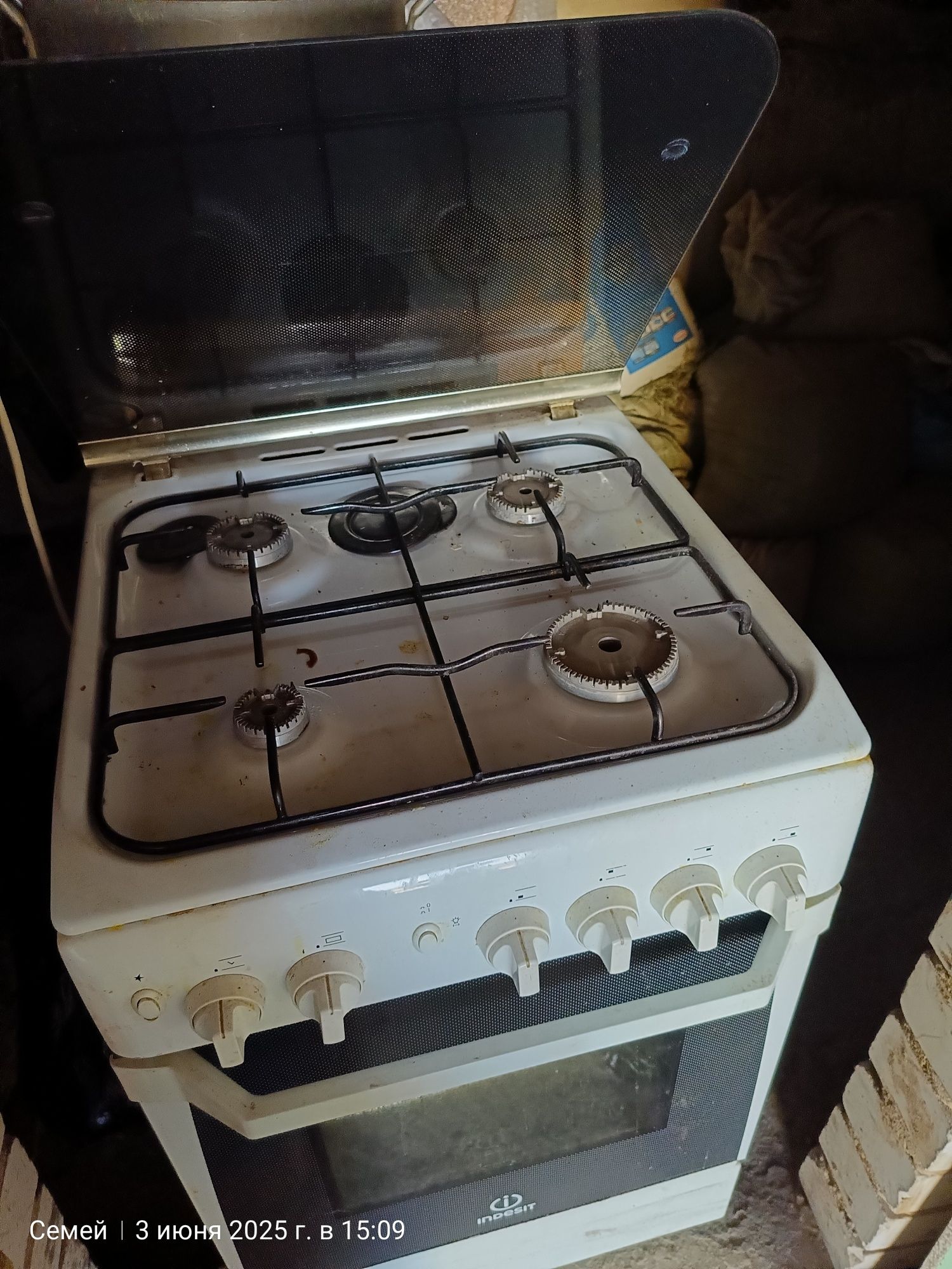 Продам газовую плиту INDESIT в хорошем рабочем состоянии