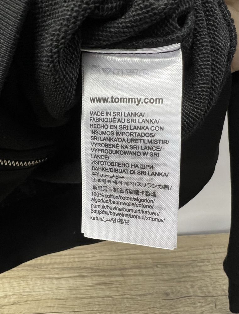 Продается оригинальная кофта Tommy Hilfiger