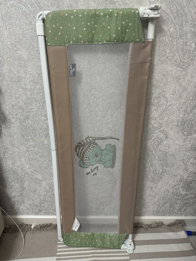 Бортик от падения на кровать